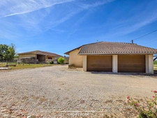 Longère avec double garage et dépendances