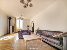 Maison avec jardin – 3 chambres – Cave – Double garage – Grenier aménageable