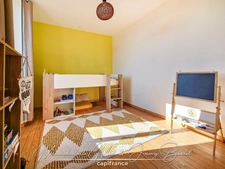 Maison avec jardin – 3 chambres – Cave – Double garage – Grenier aménageable