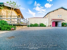 Maison avec hangar, piscine couverte et chalet aménagé