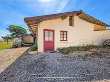 Longère avec double garage et dépendances