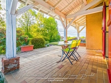 Maison avec hangar, piscine couverte et chalet aménagé