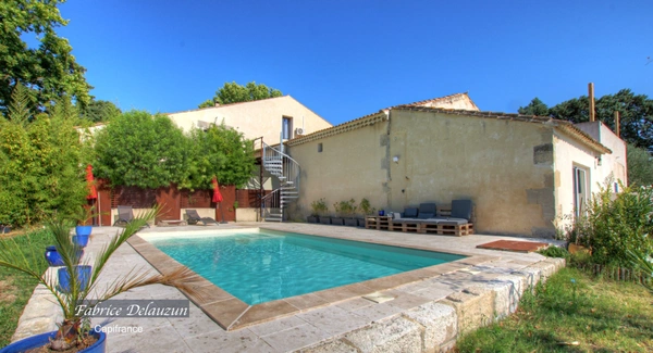 Propriete à vendre 9 pièces MAILLANE (13)