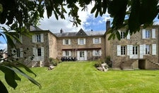 Maison de maitre à vendre 13 pièces LANOUAILLE (24) 2.6 hectares 