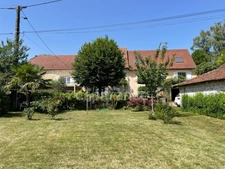 Dpt Dordogne (24), à vendre  maison P8 de 292,68 m² - Terrain de 1 777,00 m² 
