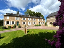 Maison de maitre à vendre 13 pièces LANOUAILLE (24) 2.6 hectares 