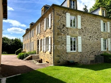 Maison de maitre à vendre 13 pièces LANOUAILLE (24) 2.6 hectares 
