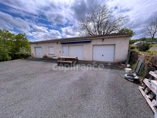 Dpt Dordogne (24), à vendre COULAURES maison P11 de 390 m² - Terrain de 4 828,00 m² - Plain pied