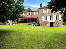 Maison de maitre à vendre 13 pièces LANOUAILLE (24) 2.6 hectares 