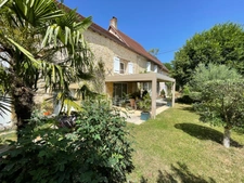 Dpt Dordogne (24), à vendre  maison P8 de 292,68 m² - Terrain de 1 777,00 m² 