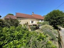 Dpt Dordogne (24), à vendre  maison P8 de 292,68 m² - Terrain de 1 777,00 m² 