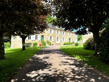 Maison de maitre à vendre 13 pièces LANOUAILLE (24) 2.6 hectares 