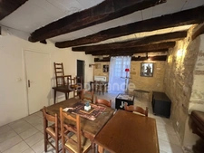 Maison de bourg à vendre 4 pièces env 211m² EXCIDEUIL (24)patio et jardin
