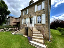 Maison de maitre à vendre 13 pièces LANOUAILLE (24) 2.6 hectares 