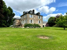 Maison de maitre à vendre 13 pièces LANOUAILLE (24) 2.6 hectares 