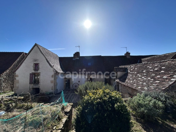 Maison à vendre 3 pièces HAUTEFORT (24)