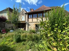 Maison de bourg à vendre 4 pièces env 211m² EXCIDEUIL (24)patio et jardin
