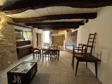Maison de bourg à vendre 4 pièces env 211m² EXCIDEUIL (24)patio et jardin