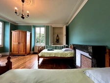 Maison de maitre à vendre 13 pièces LANOUAILLE (24) 2.6 hectares 