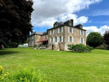 Maison de maitre à vendre 13 pièces LANOUAILLE (24) 2.6 hectares 