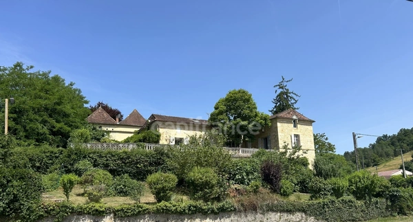 Maison à vendre 17 pièces SAINT CYPRIEN (24) environ 7446m² de terrain