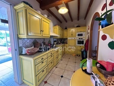 Dpt Dordogne (24), à vendre COULAURES maison P11 de 390 m² - Terrain de 4 828,00 m² - Plain pied