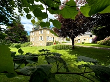 Maison de maitre à vendre 13 pièces LANOUAILLE (24) 2.6 hectares 