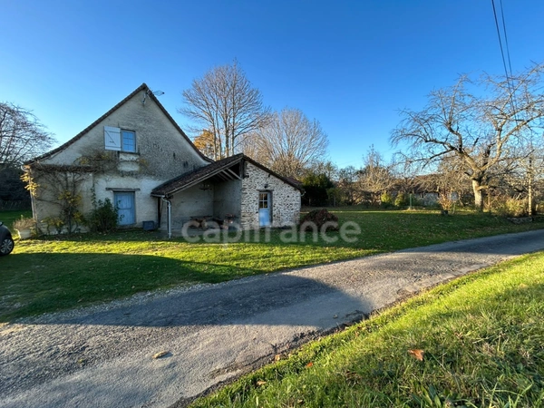 Dpt Dordogne (24), à vendre CHALAIS 24800 maison P2 de 80 m² - Terrain de 40 156,00 m² 