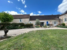 Dpt Dordogne (24), à vendre COULAURES maison P11 de 390 m² - Terrain de 4 828,00 m² - Plain pied