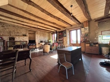 Maison à vendre 3 pièces HAUTEFORT (24)