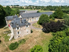 Maison de maitre à vendre 13 pièces LANOUAILLE (24) 2.6 hectares 