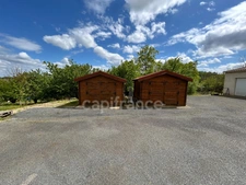 Dpt Dordogne (24), à vendre COULAURES maison P11 de 390 m² - Terrain de 4 828,00 m² - Plain pied
