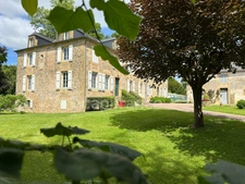 Maison de maitre à vendre 13 pièces LANOUAILLE (24) 2.6 hectares 