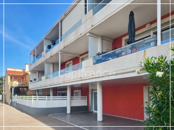 Appartement avec place de parking et garage
