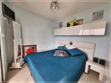 Appartement dans résidence sécurisée avec place de parking privée et cave