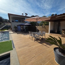 BASTELICACCIA (Corse du sud) proche AJACCIO: Villa de 360m2 avec  piscine et jardin paysager