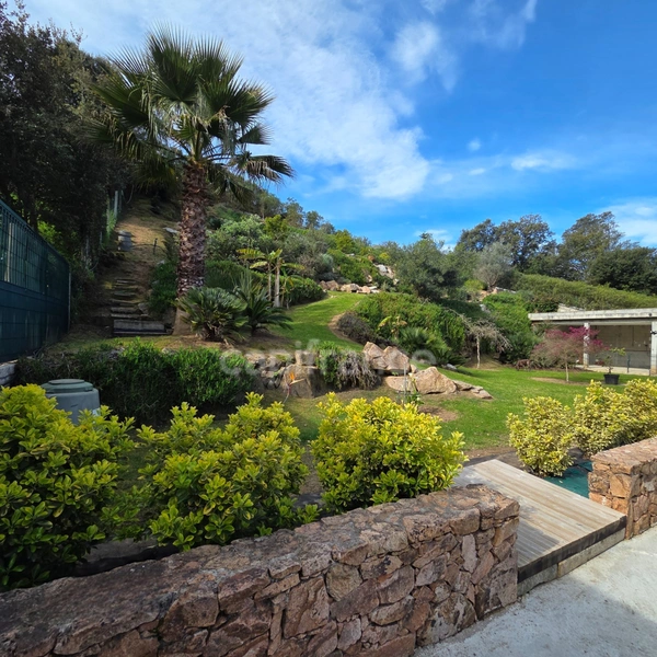 BASTELICACCIA (Corse du sud) proche AJACCIO: Villa de 360m2 avec  piscine et jardin paysager