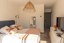 CONTEMPORARY SINGLE-STOREY VILLA WITH VIEWS OF PIC SAINT LOUP AND BALI STONE POOL