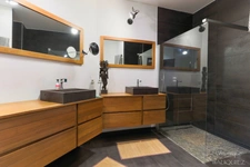  Rare contemporary villa in the heart of the village of Saint-Martin-de-Londres – spacious, light-filled and with great potential
