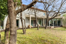  Rare contemporary villa in the heart of the village of Saint-Martin-de-Londres – spacious, light-filled and with great potential