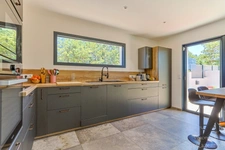 CONTEMPORARY SINGLE-STOREY VILLA WITH VIEWS OF PIC SAINT LOUP AND BALI STONE POOL