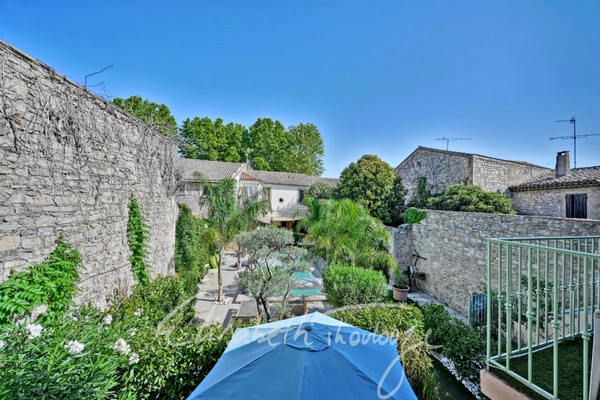 Lot de deux habitations avec cour piscine et triple garage. Marsillargues
