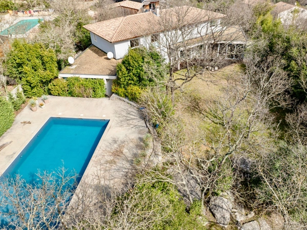  AU NORD DE MONTPELLIER, VILLA CONTEMPORAINE DE 324 m2 SUR UN TERRAIN DE PRÈS DE 1700 M2 AVEC PISCINE