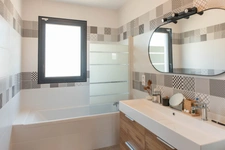CONTEMPORARY SINGLE-STOREY VILLA WITH VIEWS OF PIC SAINT LOUP AND BALI STONE POOL