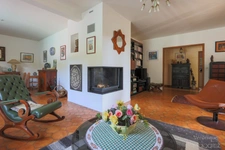 Family villa with swimming pool – A rare green oasis close to amenities