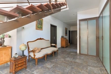  Rare contemporary villa in the heart of the village of Saint-Martin-de-Londres – spacious, light-filled and with great potential