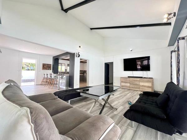 Maison à vendre 6 pièces SAINT GILLES LES BAINS (974)