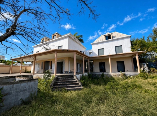 Maison à vendre 10 pièces SAINT DENIS (974)