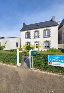 Maison traditionnelle à vendre 6 pièces LANVEOC (29)