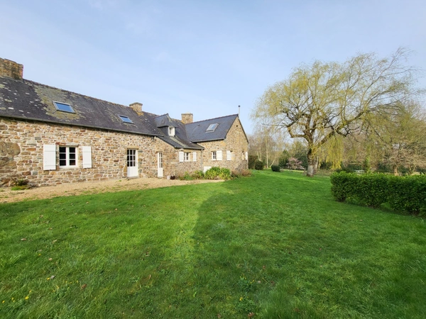 Ensemble de pentys en pierre à vendre 12 pièces TELGRUC SUR MER (29)